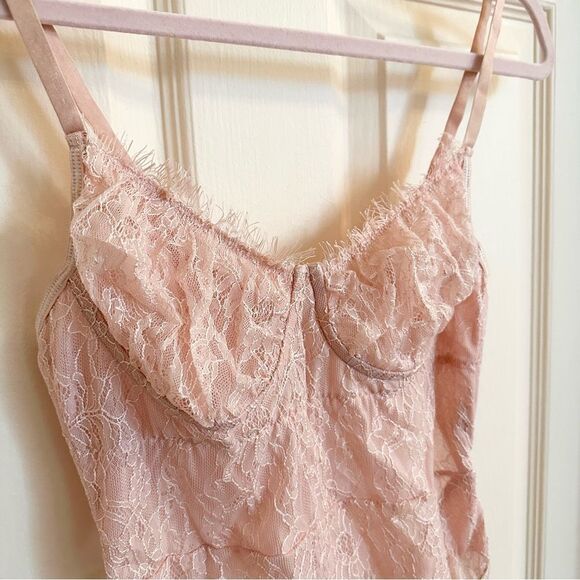Chic Pink Lace Bodysuit - Picture 2 of 4